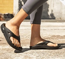 Oofos black ortho arch support trendy womens 8 flip flops