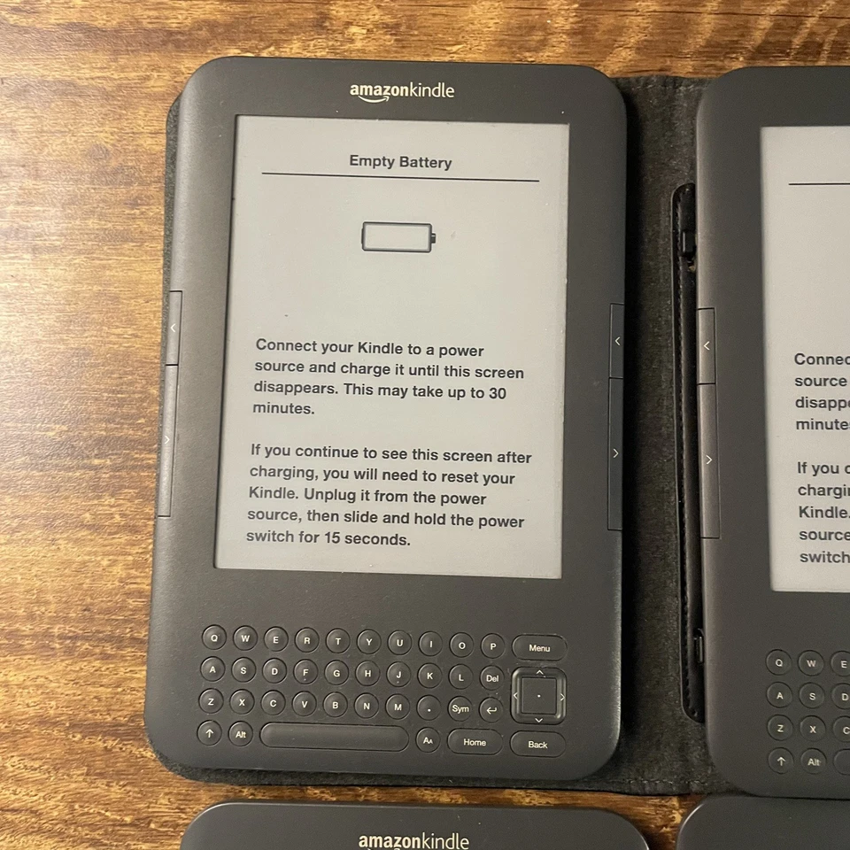 Job lot x4Amazon Kindles D00901 Spares & Repair - Image 2 of 4