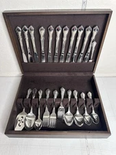 Oneida Mansion Hall Distinction Deluxe Stainless Flatware 67 Pc Set Wood Chest