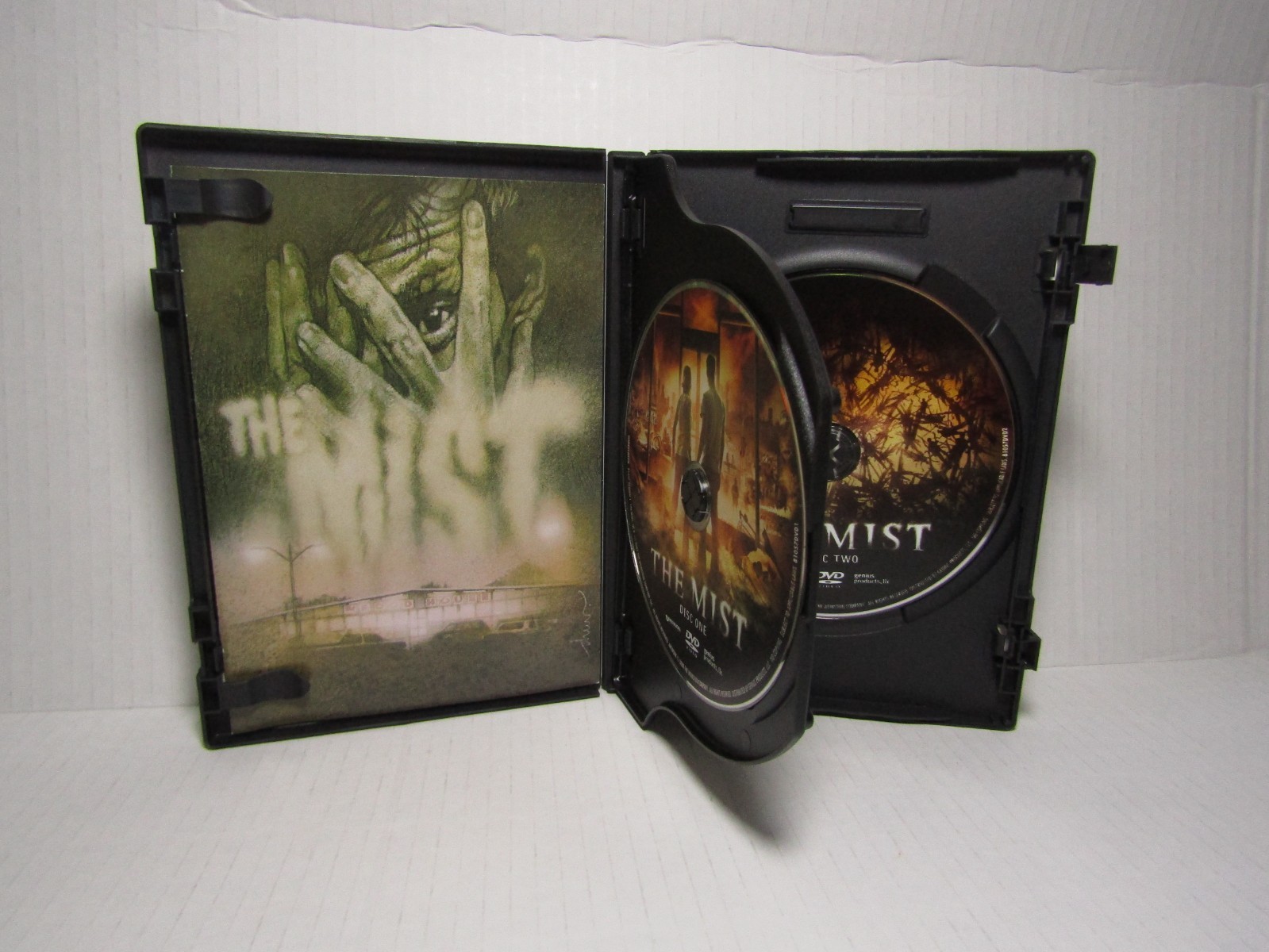 Stephen King's The Mist 2-Disc Collector's Edition DVD w/ Slipcover - Guaranteed