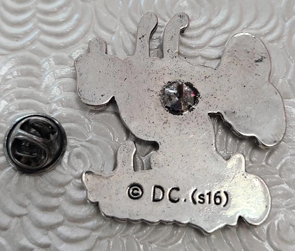 Prendedor de metal esmaltado usado DC Comics Escuadrón Suicida Harley Quinn "Daddy'sLil Monster" Foto 2 de 3