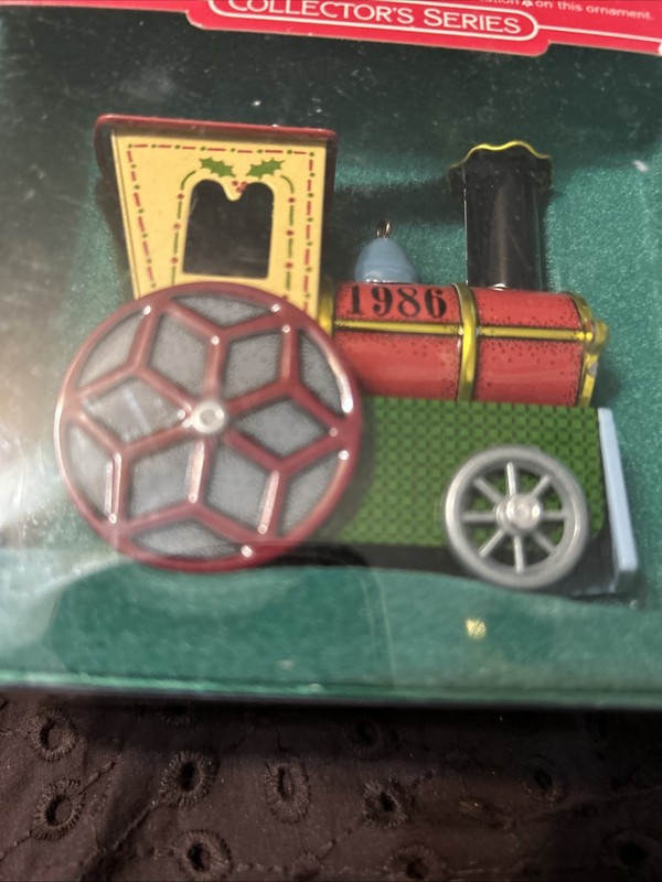 VINTAGE KEEPSAKE  TIN LOCOMOTIVE 1986 ORNAMENT COLLECTOR'S FIFTH SERIES