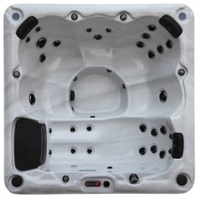 Winnipeg UV Hot Tub for 6 People - 1x 5HP Pumps 35 Jets - Home Delivery Included