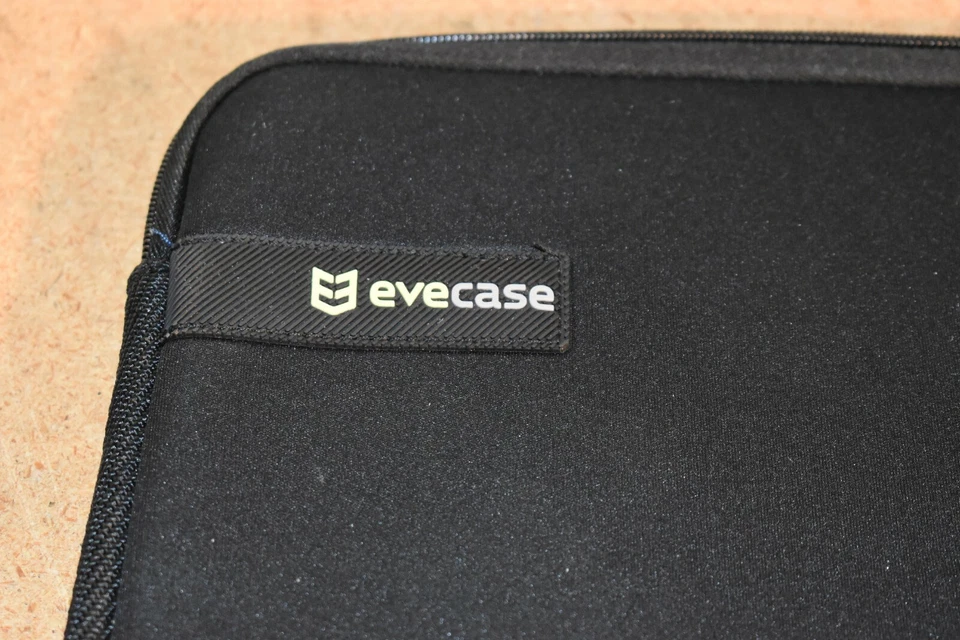 Funda para portátil Evecase negra, se adapta a portátil de 14" Foto 2 de 4