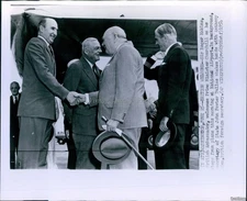 1954 Sir Roger Makins Winston Churchill National Airport Politics Wirephoto 8X10
