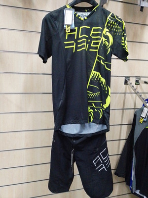 COMPLETO MTB FOX RACING MAGLIA DEFEND PANTALONCINO RANGER BLACK