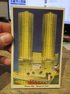 K5 Old CHICAGO ILLINOIS Postcard Marina City Apartment Twin Towers Low Income