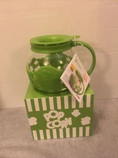 Microwave Popcorn Popper  Maker Kettle With Lid 1.5 Quart Green NEW IN BOX!!!