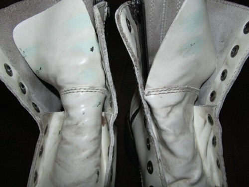 Bottes en cuir blanc Doc Martens AirWare AW004 magasin - Femme 7 / Homme 5