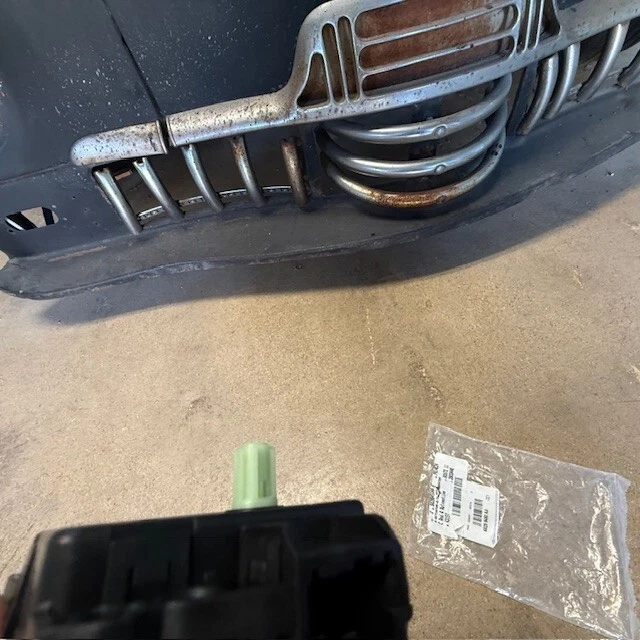 (1) Genuine OEM Mopar Dodge Chrysler 68299450AA HVAC Blend Actuator - Image 4 of 4