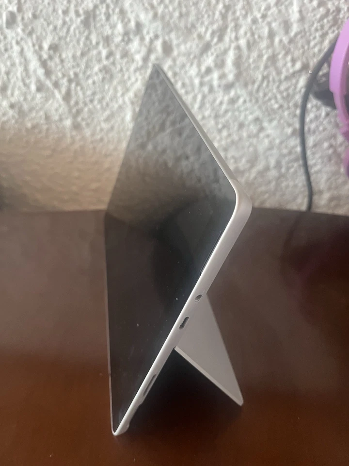 Microsoft Surface Tablet Touch mit abnehmbarer Tastatur - Bild 2 von 4