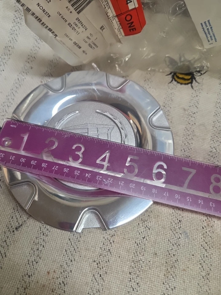 2003 - 2005 CADILLAC SRX OEM 18" ALLOY WHEEL POLISHED CENTER CAP 9596275  - Image 2 of 4