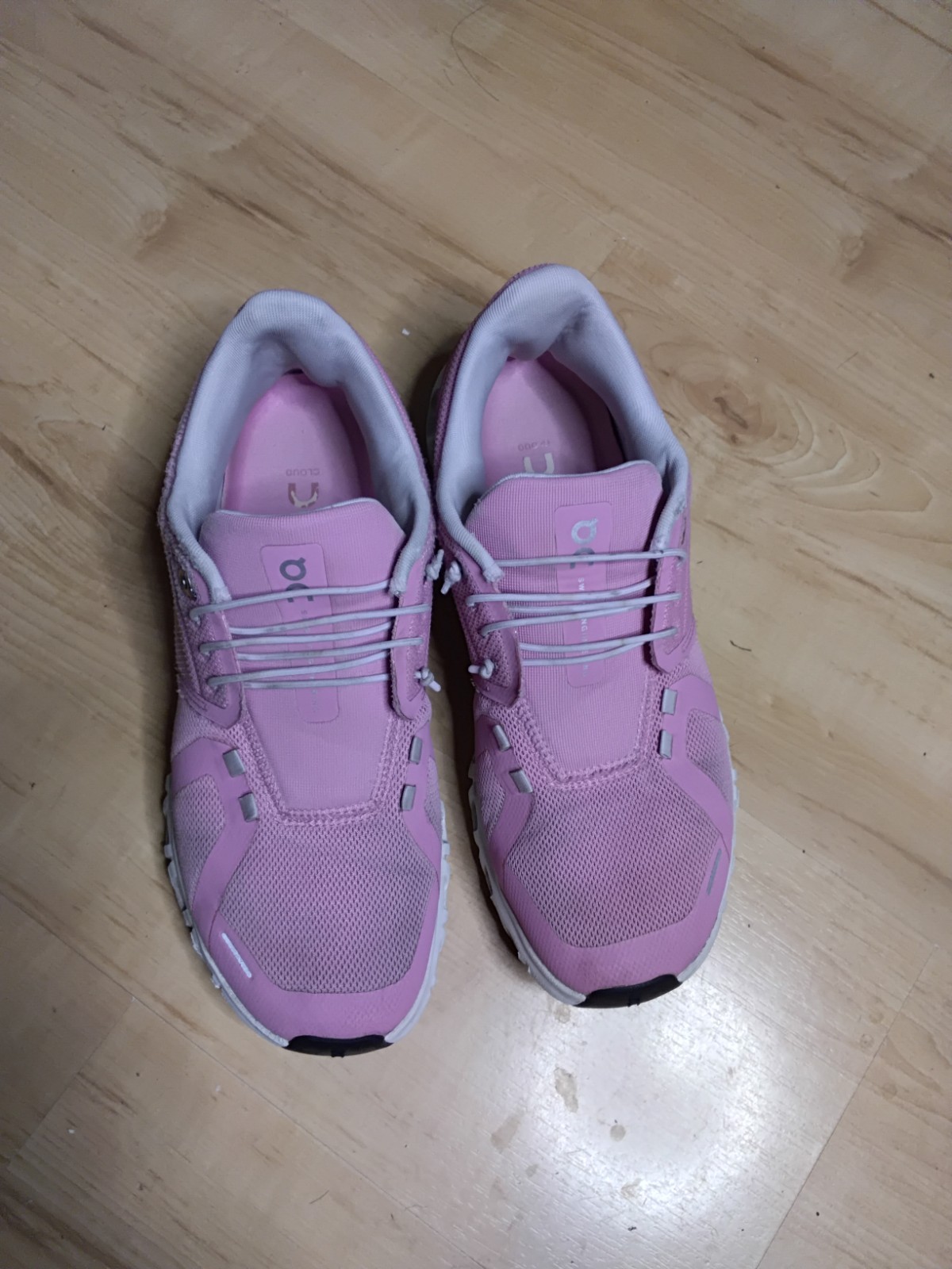 Size 8 - ON Cloud 6 Raspberry White W