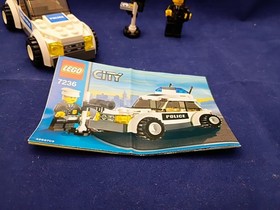 LEGO CITY: Police Car (7236) Used 100% complete w/instructions.  W/ Original box
