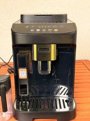 Kaffeevollautomat DELONGHI Magnifica Evo , Top !