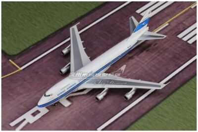 1:400 Phoenix Kuwait Airways BOEING 747-200 Passenger Airplane Diecast Model
