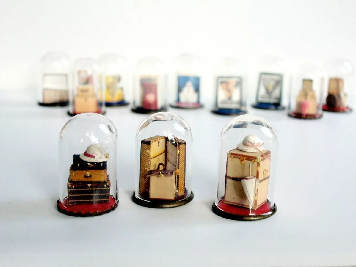 Garret made Antique Louis Vuitton small trunk paper craft 1:48, in Glass  dome.