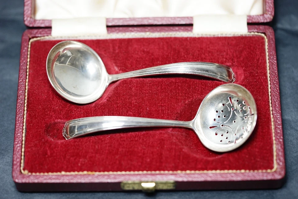 Antiguo juego de tamices de azúcar Francis Howard de plata esterlina 1942 cucharón pequeño Foto 3 de 4