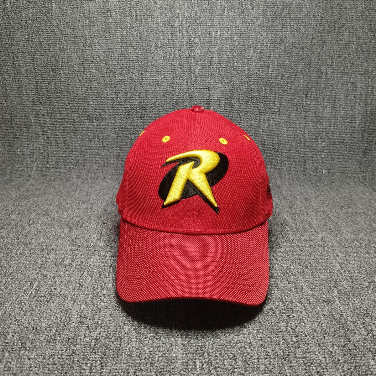New Era DC Comics Robin 39THIRTY Stretch Fit Baseball Cap Hat Red M/L