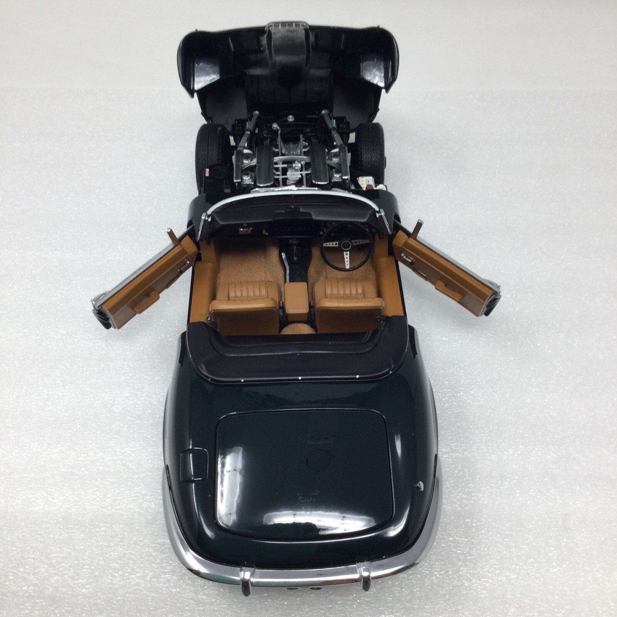 AUTOART JAGUAR E-TYPE ROADSTER SERIES III V12 1970 DARK AUTOART JAGUAR E-TYPE ROADSTER SERIES III V12 1970 DARK
