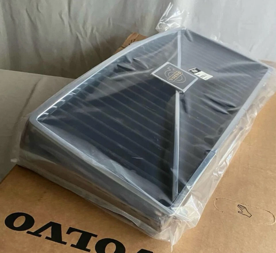 GENUINE VOLVO Volvo 240 244 245 1982-1985 Early Type Front Grille 1202250 NEW - Image 3 of 4