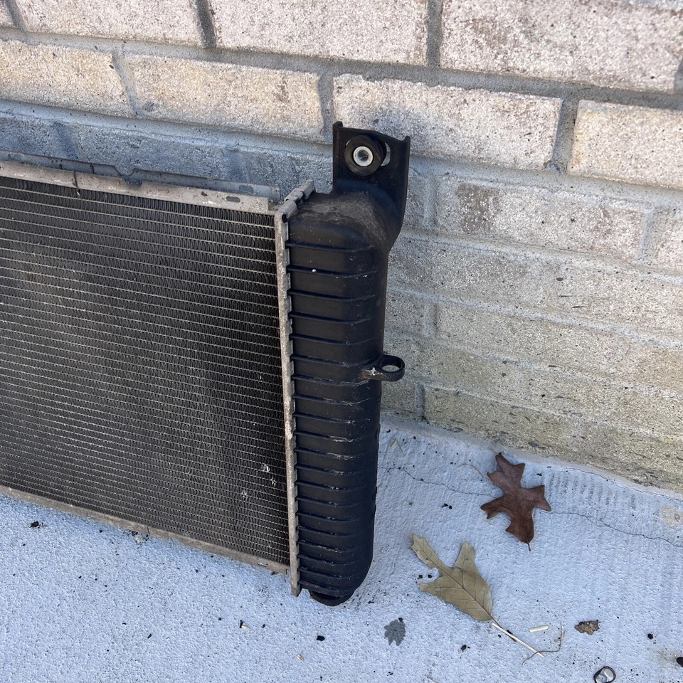 Radiador para Chevy Silverado/GMC Sierra HD2500-3500 2003-2007 motor de 6,0 L Foto 3 de 4