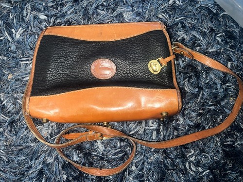 Vtg Dooney And Bourke Crossbody Inside Needs Complete Clean and repair! - 第 2/15 張圖片