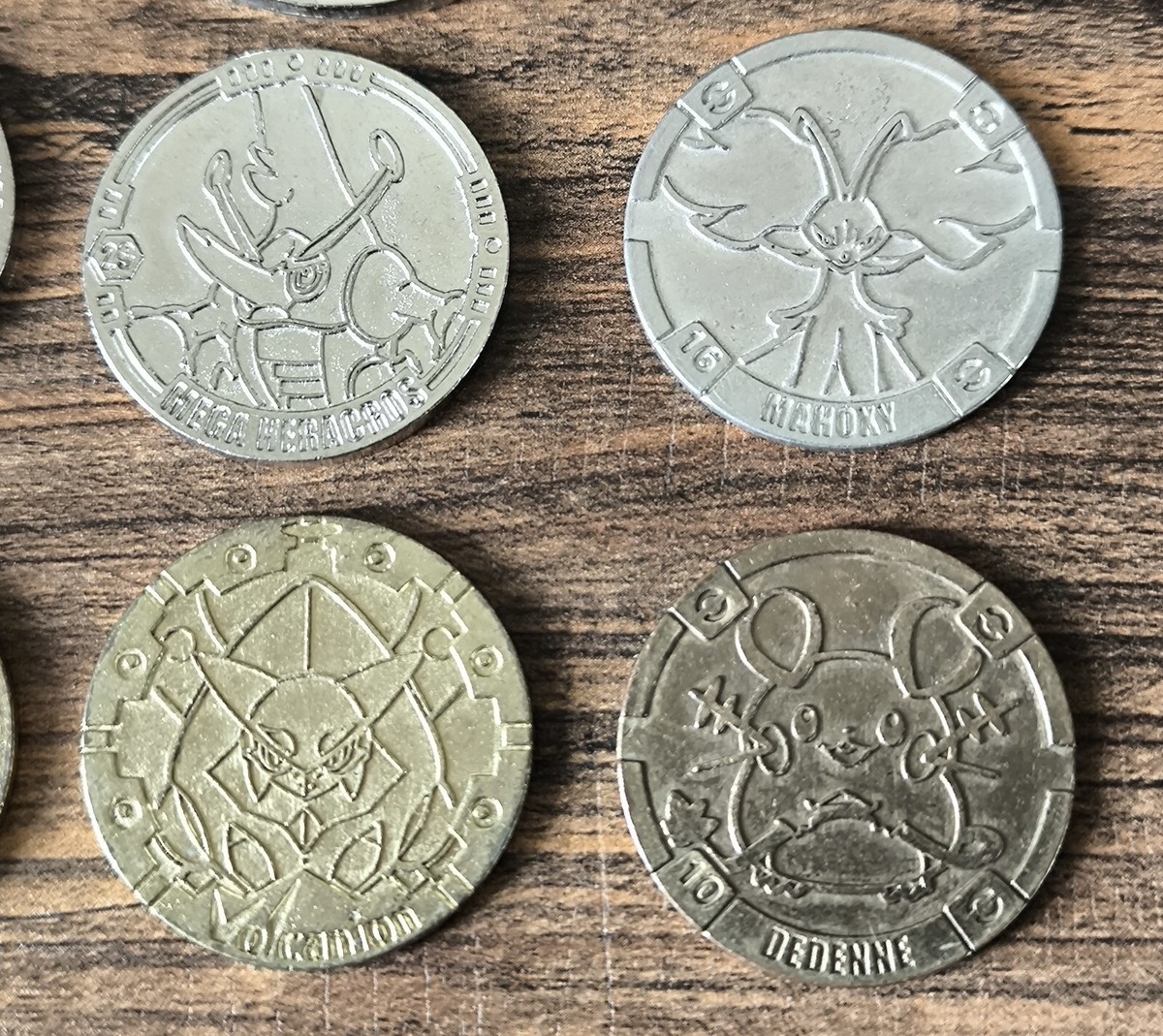 Set 10 Pokemon metal Coin Mega Salamence Greninja Volcanion