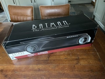 DC Collectibles - Batman The Animated Series - Batmobile Vehicle Light Up - Neu