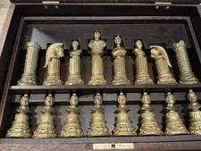 Chess Roman Theme 32 Pieces Caesar Cleopatra Locking Wood Box w/ Key Gold Silver