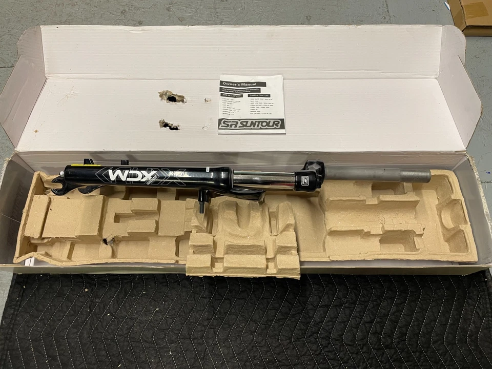 SR Suntour XCM Suspension Fork 26 , 1 1/8 , 210mm Threaded Steerer, 100mm Travel - Image 4 of 4