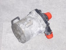 Pompe à eau BMW 550