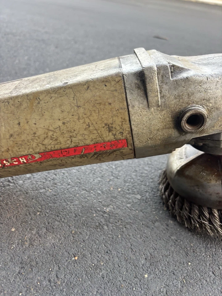 Amoladora Bosch 9" funciona muy bien (número de modelo desconocido) Foto 3 de 4