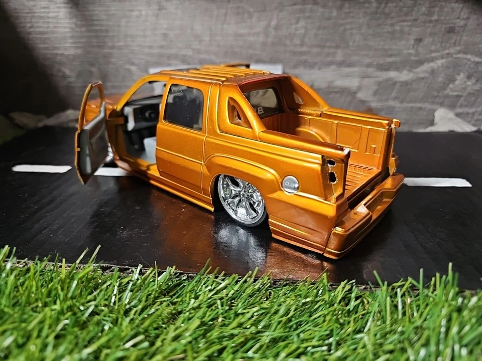 Coche diecast Jada Dub City 2002 Cadillac Escalade EXT escala 1:24 SIN CAJA *LEER* Foto 4 de 4
