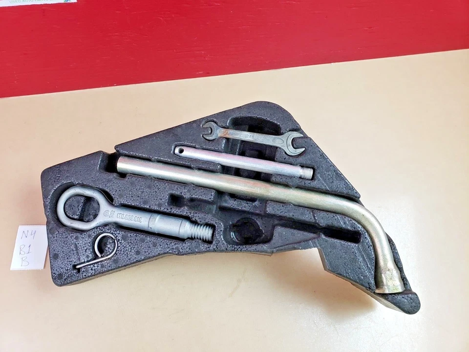 Kit de herramientas de repuesto de emergencia Audi Q7 2007-2015 OEM 4L0012113C Foto 2 de 4