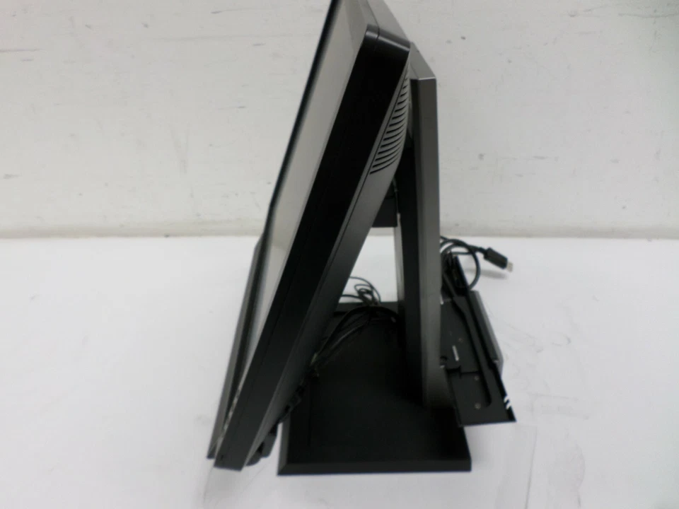 Dell P1913Sb 19" LED 4:3 Monitor VGA DVI DisplayPort 1440x900 w/ Stand & Speaker - Image 3 of 4