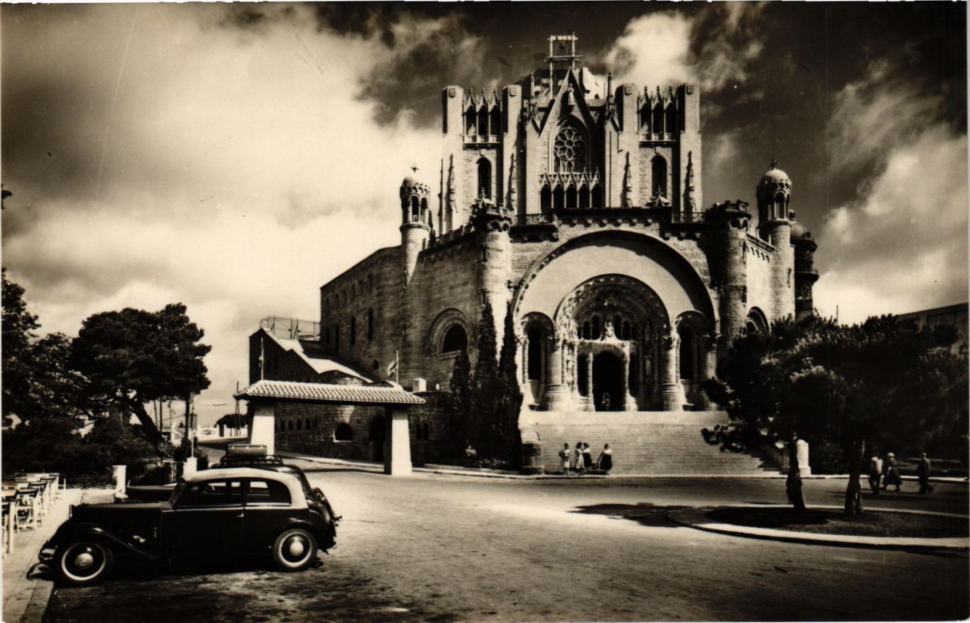 CPA AK BARCELONA Arco del Triunfo y Palacio de Justicia SPAIN (789832