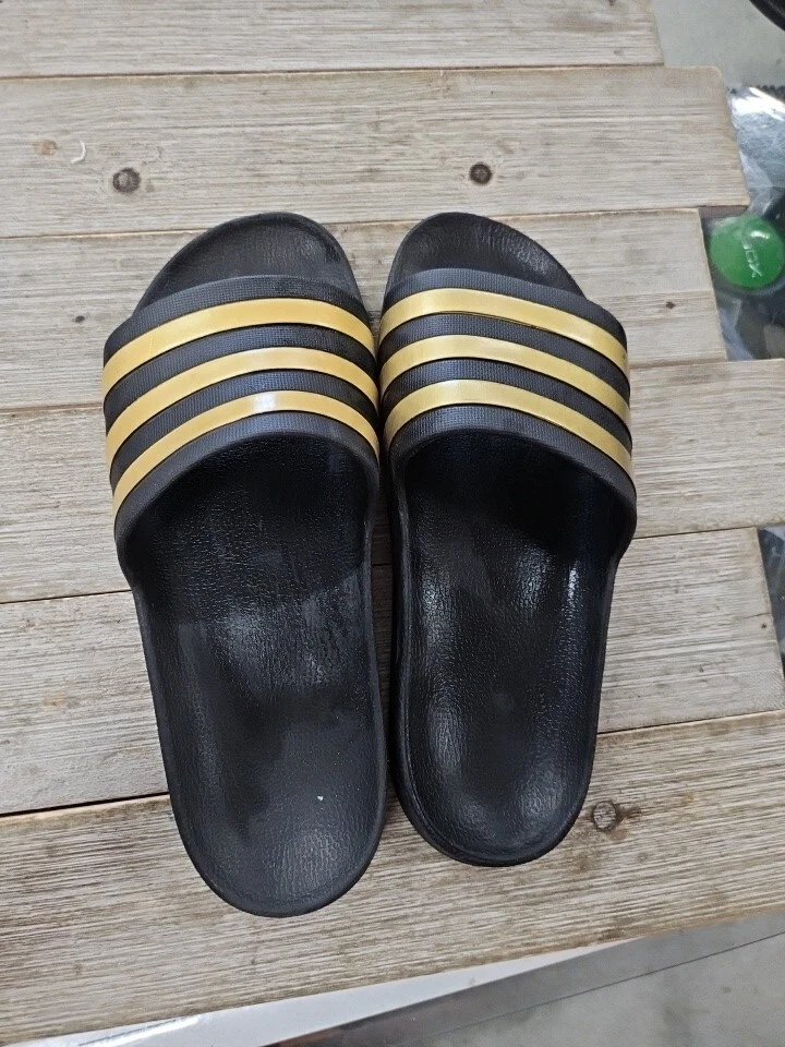 Scivoli uomo Adidas striscia oro taglia 11