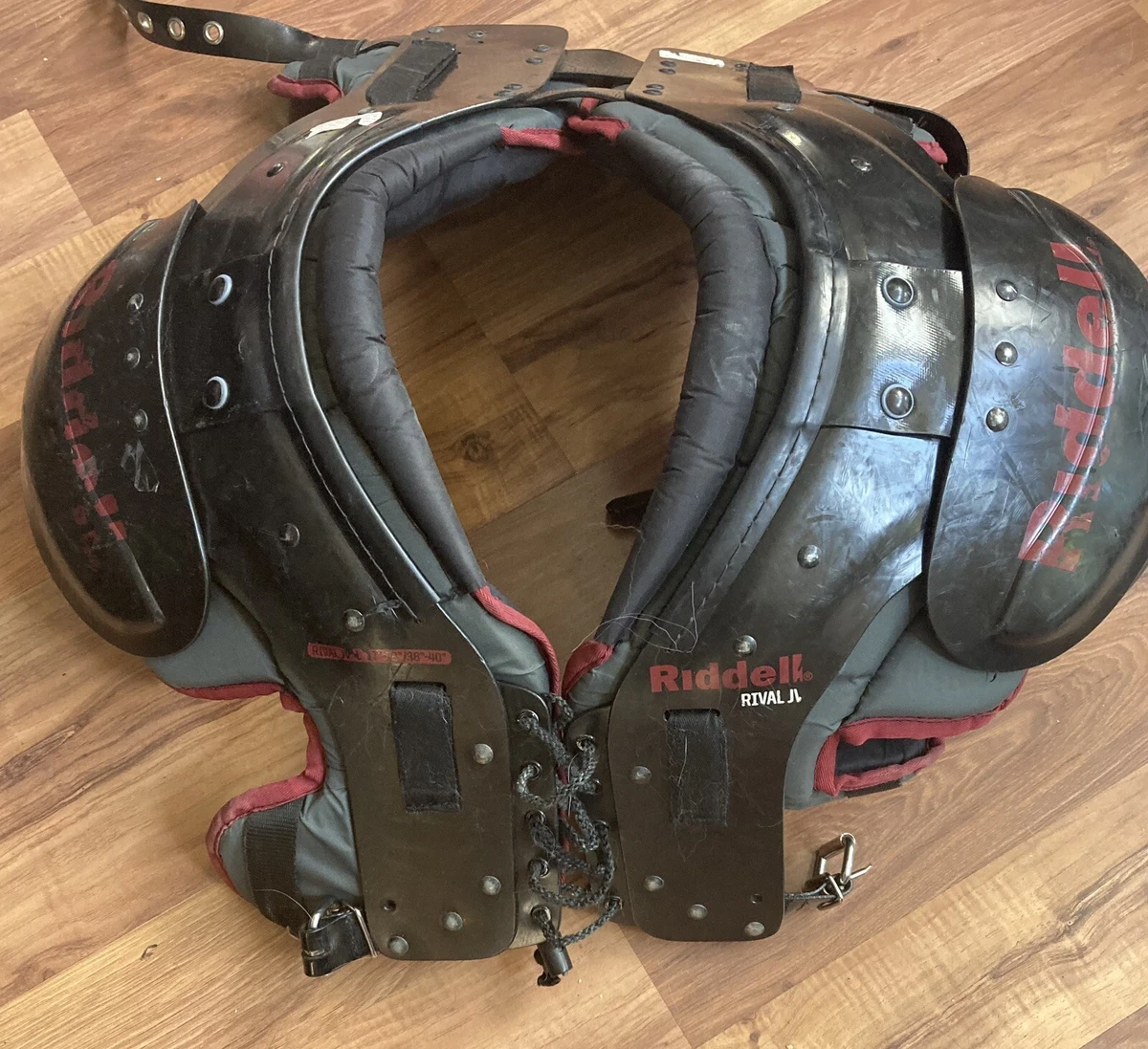Riddell rival hotsell youth shoulder pads