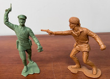 2 Marx 6" Figures, Damiel Boone, Frontiersman  Russian Officer