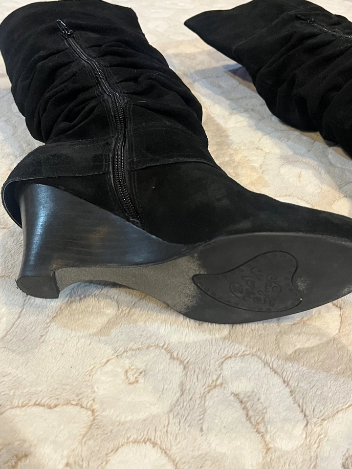 Botas hasta la rodilla de gamuza Naughty Monkey con tacón de cuña talla 9 Foto 3 de 4