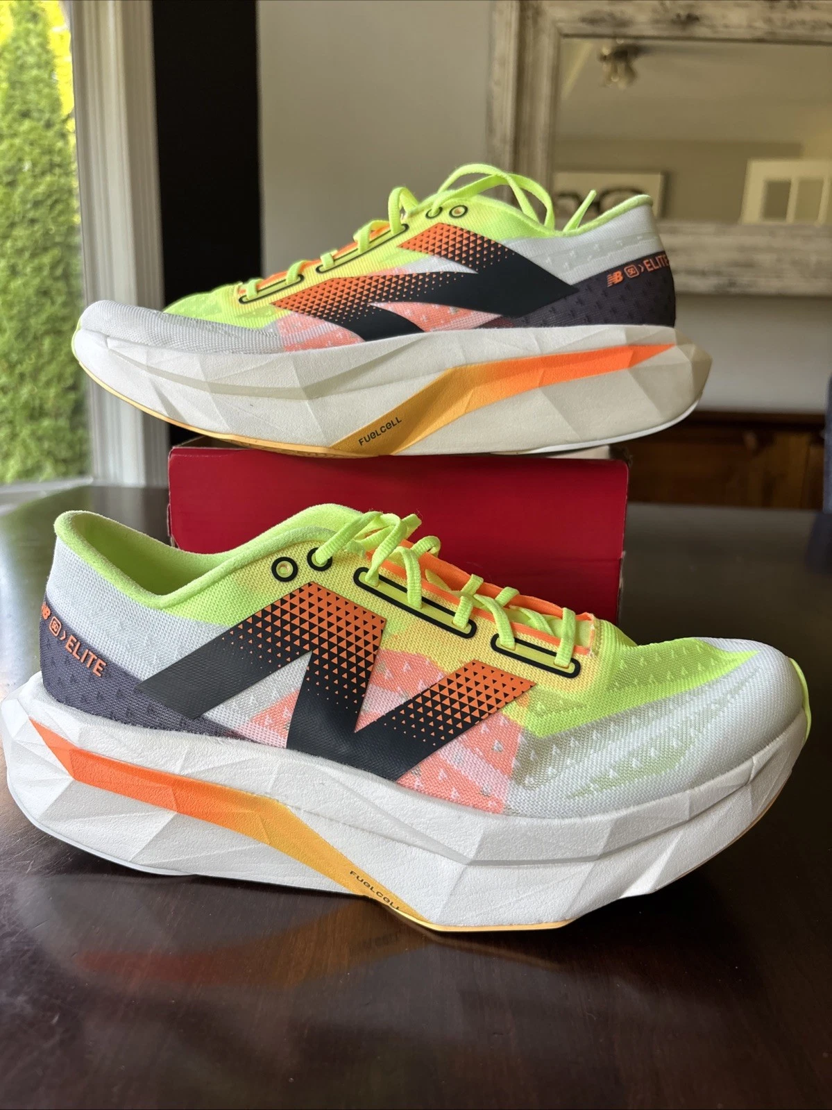 ?$250 Scarpe basse da corsa donna New Balance FuelCell SuperComp Elite v4 taglia 9 5