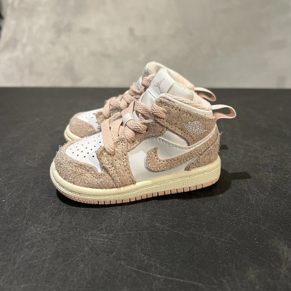 Nike Air Jordan 1 Mid Zapatos Niño Pequeño Talla 4C Rosa Blanco Gamuza FN7537-161 Foto 3 de 4