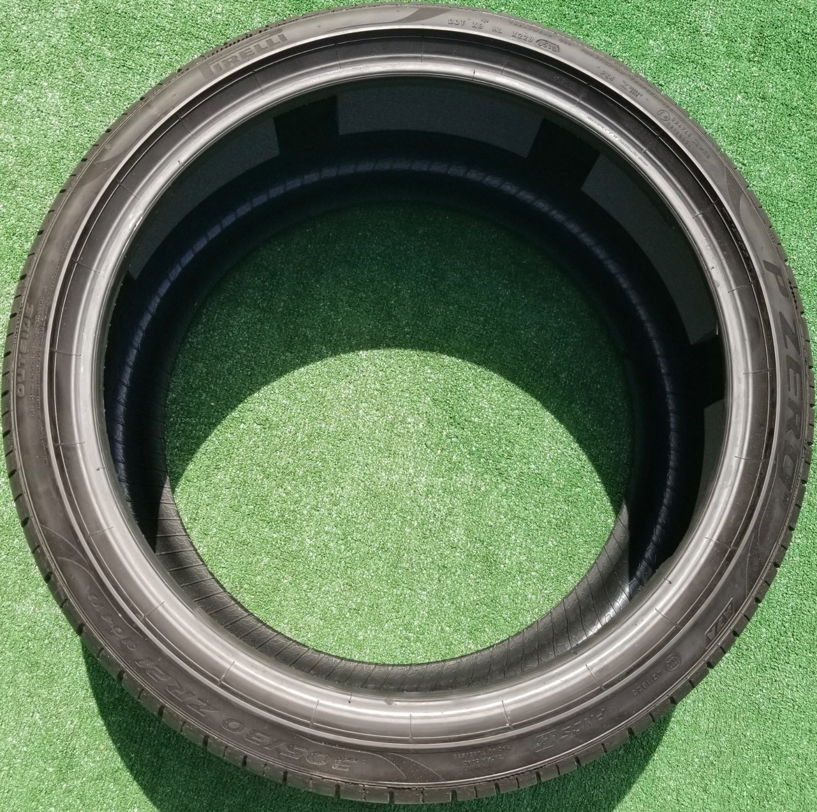 305/30R21 Pirelli P Zero PZ4 Tire PNCS 305/30ZR21 104Y A7A ASTON MARTIN 80%