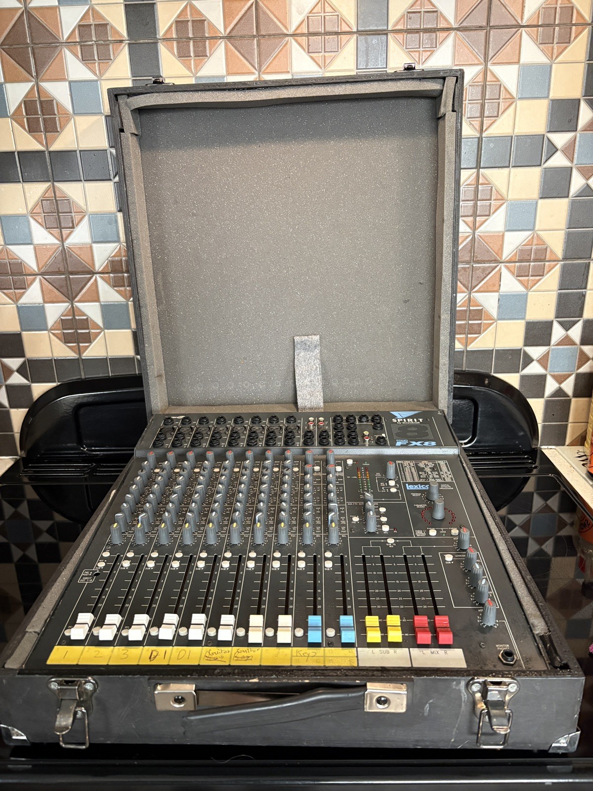 Soundcraft Spirit Folio Fx8 8-Input Mixer with Digital Effects Processor w/case