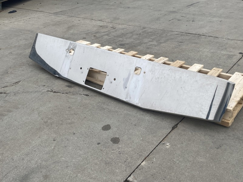 u*3様 パーマン Peterbilt 389 Bumper N7160411H001 (602-17783) | eBay