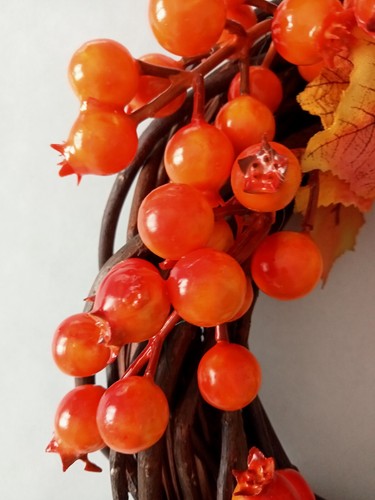 Ghirlanda Con Bacche Arancioni, Girasole E Fiori sintetici handmade - Foto 13 di 14