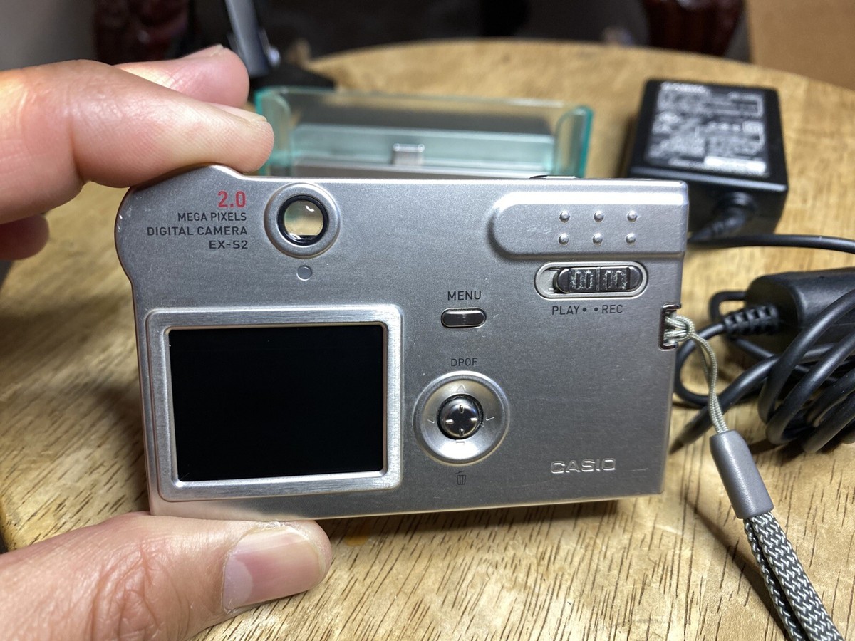 CASIO EXILIM CARD EX-S2 シルバー Casio Exilim EX-S2 Silver Digital Camera {2.11MP}