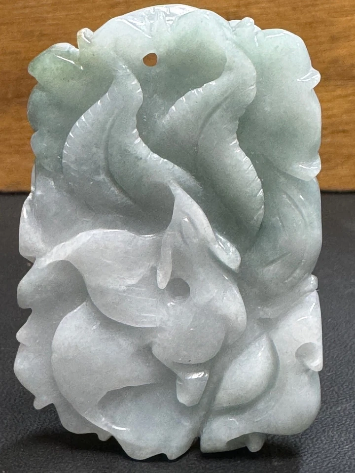 Talla de colas de pescado de jade Foto 3 de 3