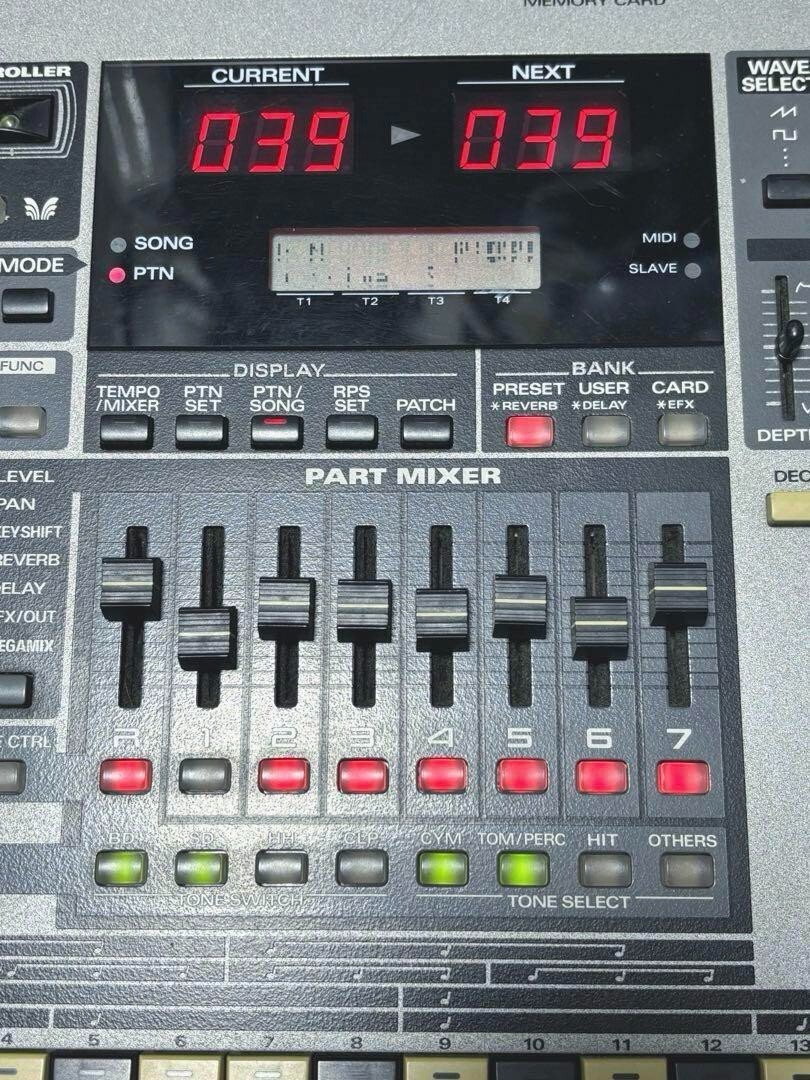 Roland MC-505 groovebox ローランド Roland MC-505 Groovebox - Vintage Synth & Sequencer - Tested